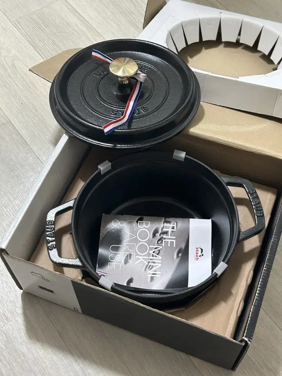 스타우브 (Staub) 원형 꼬꼬떼 블랙 20cm